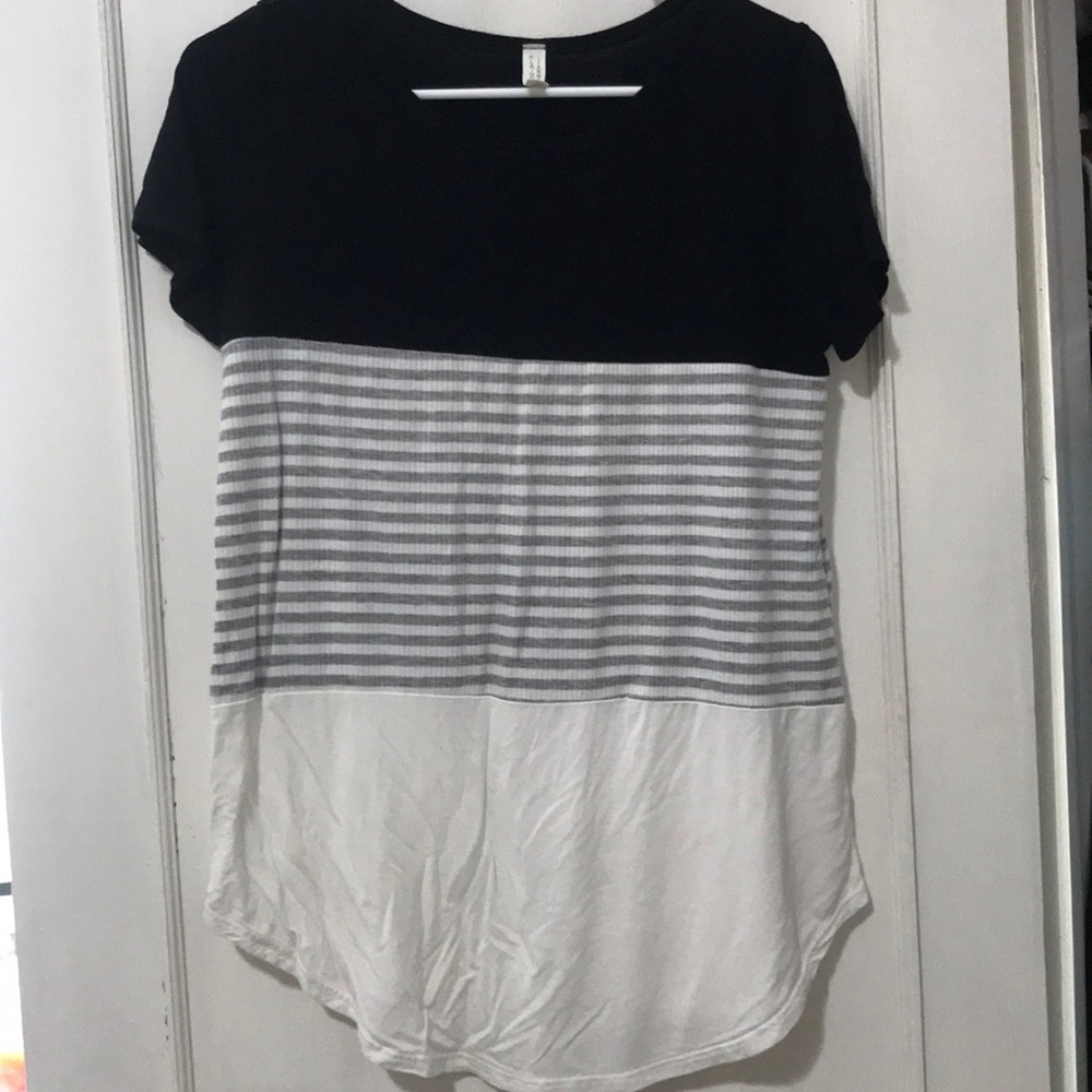 Womens short sleeve shirt